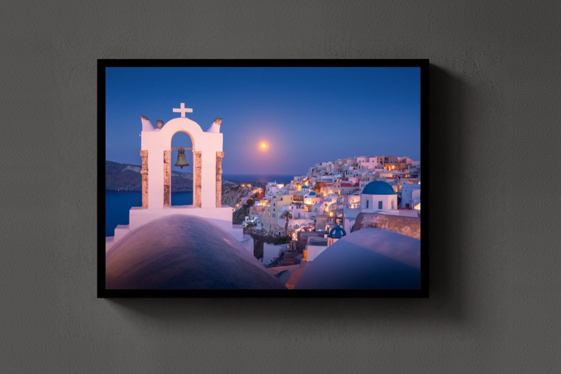 Oia Moonset